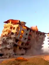 Antakya'da 8 Katlı Bina Yıkıldı: Kontrollü Yıkım Tamamlandı