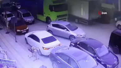 Hafriyat Kamyonu Otomobili Sürükledi!