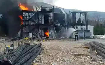 Arsuz'da Okul İnşaatında Konteyner Yangını!