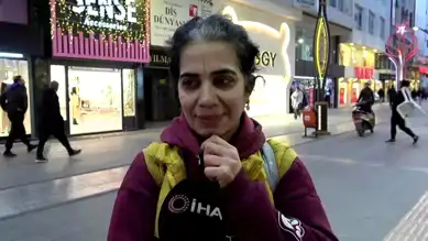 Ayşe Aslan'ın Yürek Isıtan Hareketi: Yemeğini Köpeğiyle Paylaştı
