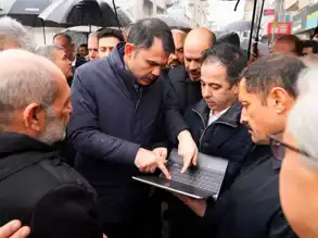 Bakan Kurum Hatay'da Depremzedelerle Buluştu