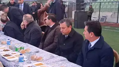 Özgür Özel, Deprem Anneleri Korosu'nda