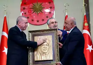 Erdoğan'ı Duygulandıran Ahşap Tablo