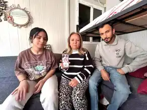 Depremden Kurtulan Kadın, Kayıp Kedisi Duman'ı Arıyor