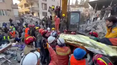 Depremzede Genç, Fizik Tedaviye İhtiyaç Duyuyor