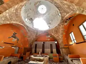 Tarihi Hamam Yıkılan Bina Altında Kaldı!