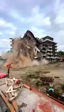 Hatay Defne'de 7 Katlı Bina Yıkıldı