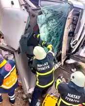 Hatay Belen'de Demir Yüklü Kamyon Devrildi, Sürücü Yaralandı
