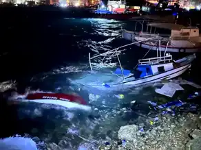 Hatay'da Fırtına 3 Tekneyi Batırdı! Balıkçılar Tehlikede!