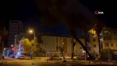 Hatay'da Kuvvetli Fırtına: Ağaçlar Devrildi, Çatılar Uçtu!
