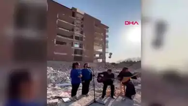 Samandağ'da Öğrencilerden Deprem Şehitlerine Anma