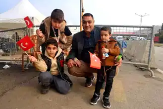 Suriyeli Aile, 12 Yıl Sonra Türkiye'den Memleketine Dönüyor