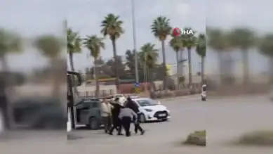 Trafikte Süpürgeyle Kavga: O Anlar Kamerada!