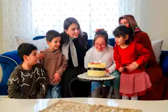 Vali Eşi, Down Sendromlu Kızı Ziyaret Etti