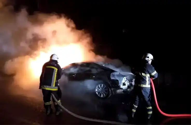 Defne'de Otomobilde Yangın!