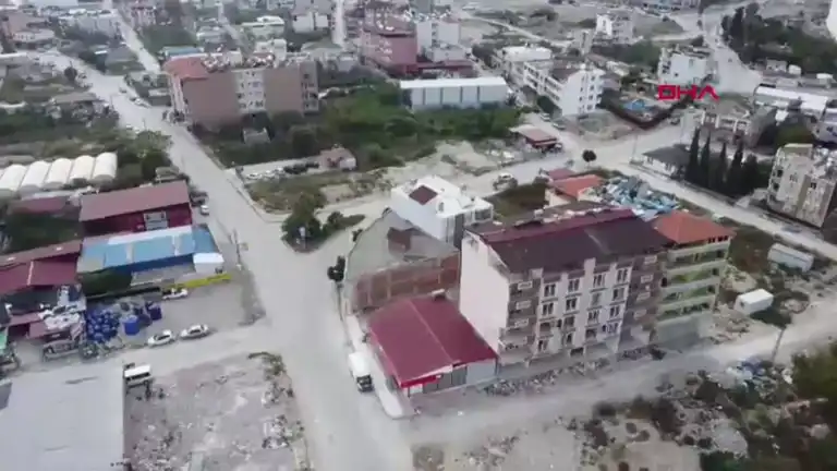 Depremde Kayıp Kardeşler İçin Kokoreç Dükkanı