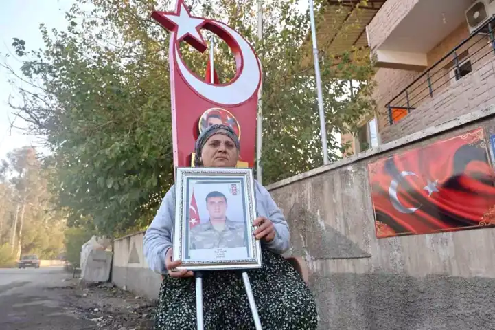 Şehit Annesinin Gözyaşlarına Silah Arkadaşları Çare Oldu