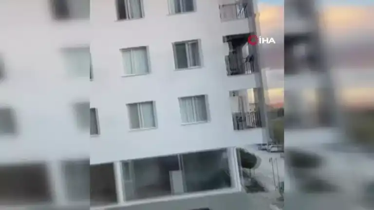 Fırtınada Ölümden Dönüldü! Çatı Uçtu, Vatandaşlar Kurtuldu