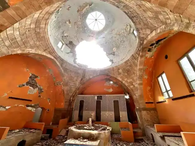 Tarihi Hamam Yıkılan Bina Altında Kaldı!