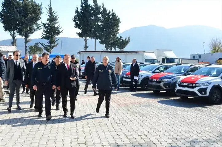 Belediyeden Emniyete 100 Araç Desteği