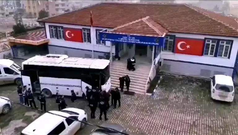 Hatay'da Göçmen Kaçakçılığı Operasyonu: 18 Tutuklama