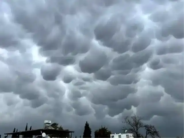 Hatay'da Nadir Görülen Mammatus Bulutları Hatay'da Nadir Görülen Mammatus Bulutları
