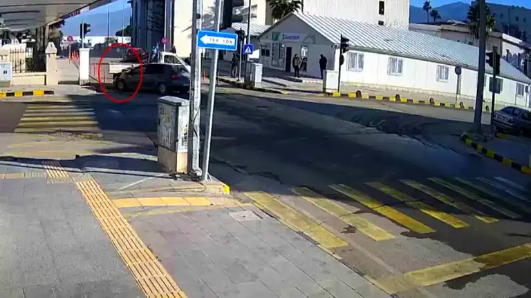 Hatay İskenderun'da Korkutan Otomobil Yangını!