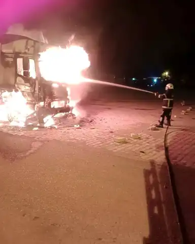 Park Halindeki Tırda Yangın!