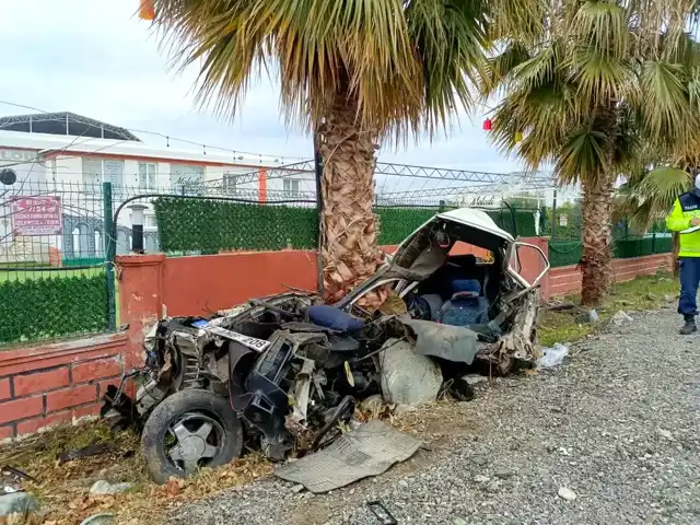 Hatay'da Korkunç Kaza: Otomobil İkiye Bölündü!