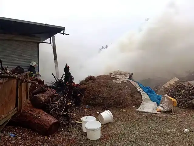 Hatay Antakya'da İş Yeri Yangını Kontrol Altında