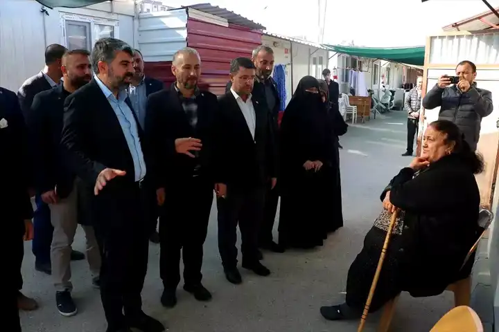 HÜDA PAR Depremzedeleri Ziyaret Etti