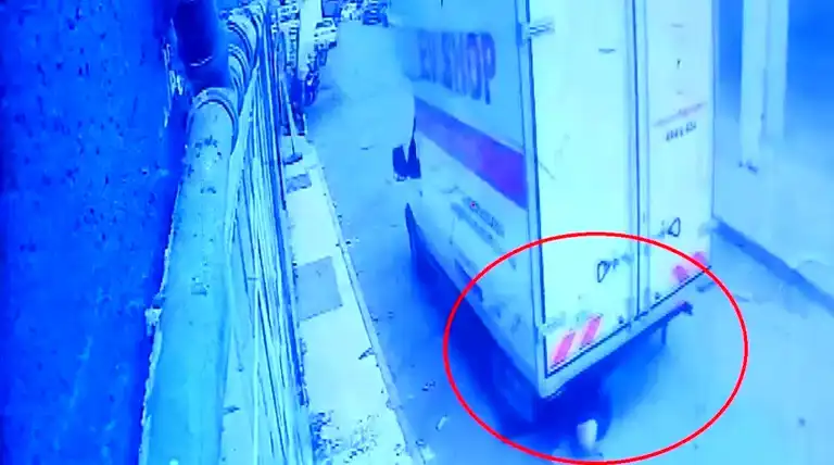 Kamyonet Yaşlıyı Ezdi: Ağır Yaralı!