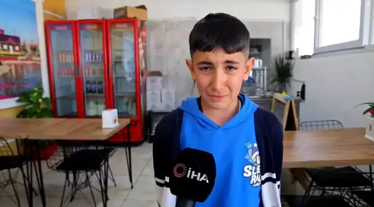 10 Yaşındaki Mahmut, Depremde Kaybettiği Babasını Özlüyor