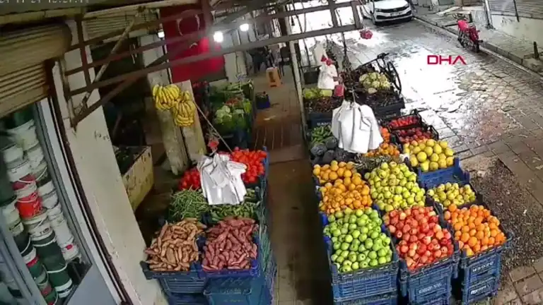 Fırtına Manav Çatısını Yıktı!